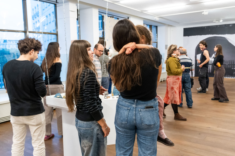 Kurátori tárlatvezetés a Fuss el véle… kiállításon