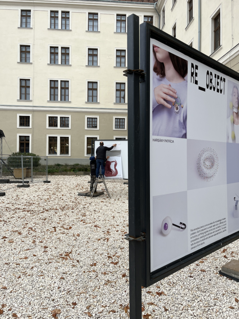 HOLNAPUTÁN (KÜLSŐ HELYSZÍNEN)