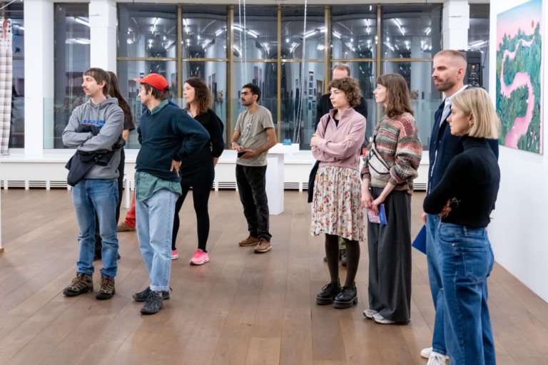 Katalógusbemutató és tárlatvezetés