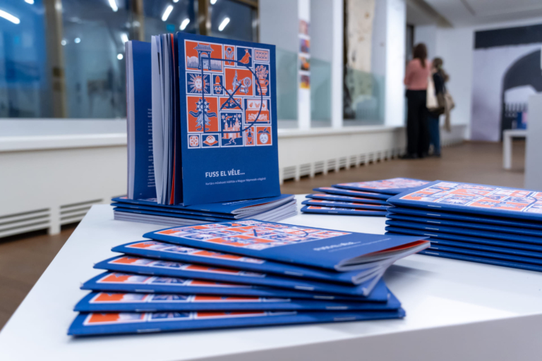 Katalógusbemutató és tárlatvezetés