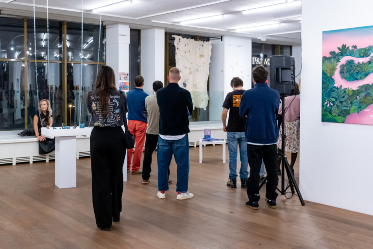 Katalógusbemutató és tárlatvezetés