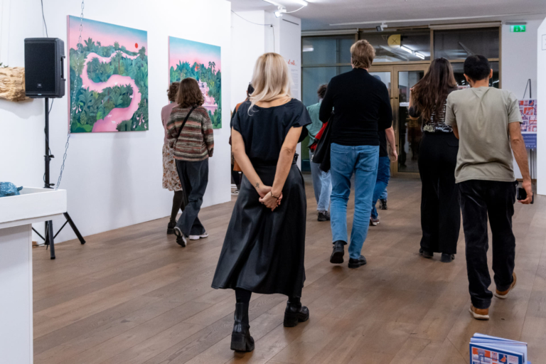 Katalógusbemutató és tárlatvezetés