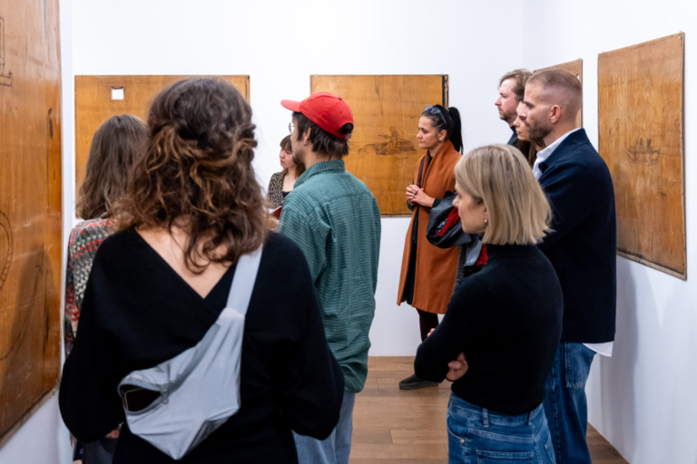 Katalógusbemutató és tárlatvezetés