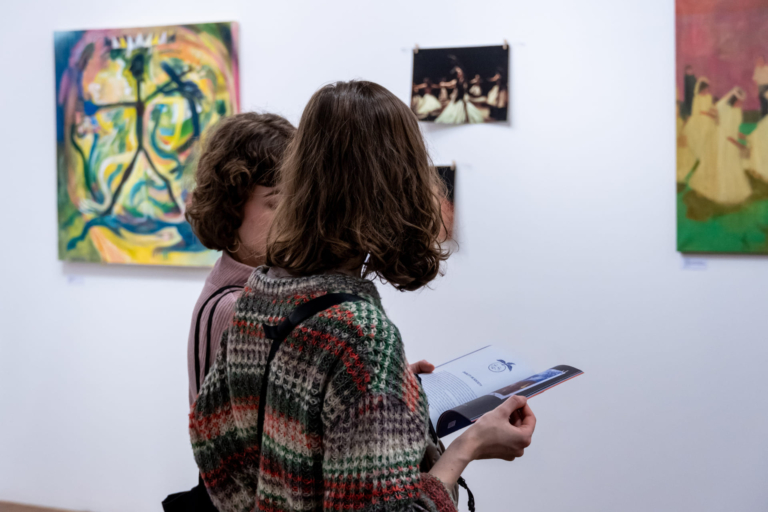 Katalógusbemutató és tárlatvezetés