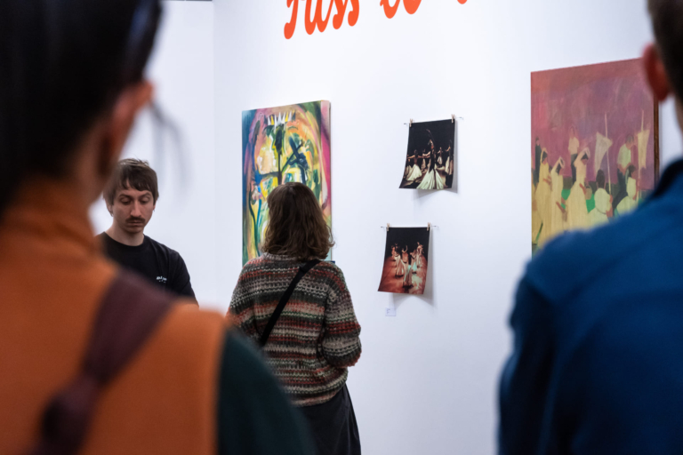 Katalógusbemutató és tárlatvezetés