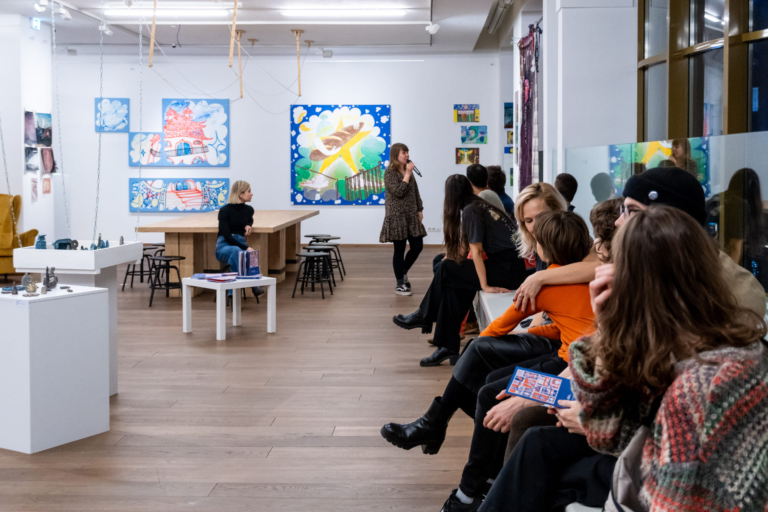 Katalógusbemutató és tárlatvezetés