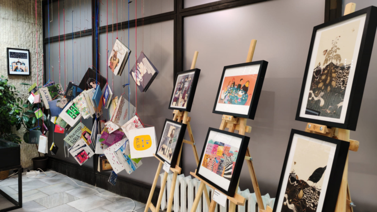 CSUPA-KÉP KÖNYVEK UTAZÓTÁRLAT VÁRNÁBAN