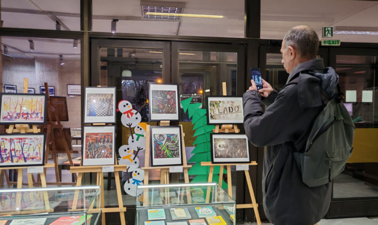 CSUPA-KÉP KÖNYVEK UTAZÓTÁRLAT VÁRNÁBAN