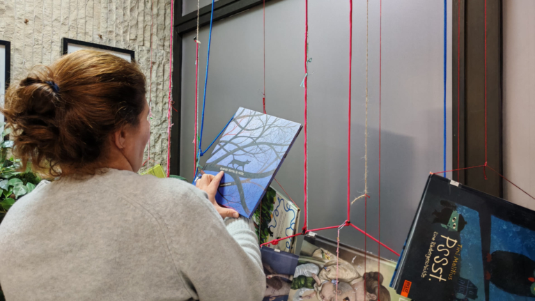 CSUPA-KÉP KÖNYVEK UTAZÓTÁRLAT VÁRNÁBAN