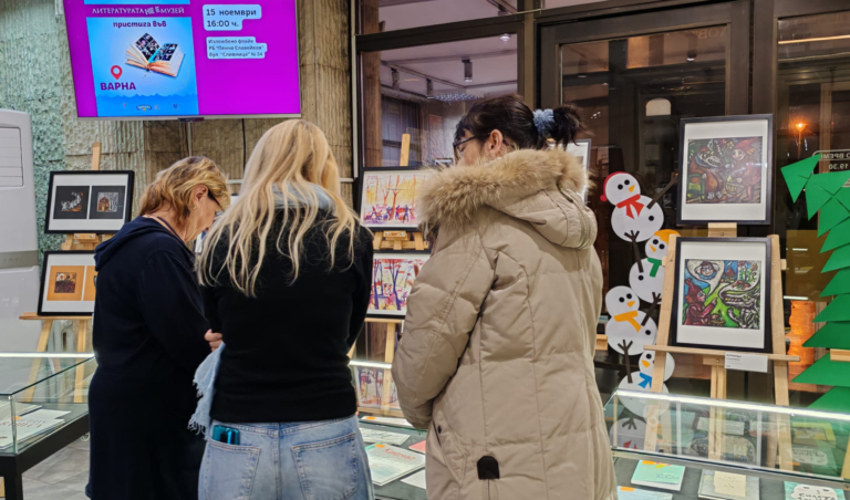 CSUPA-KÉP KÖNYVEK UTAZÓTÁRLAT VÁRNÁBAN