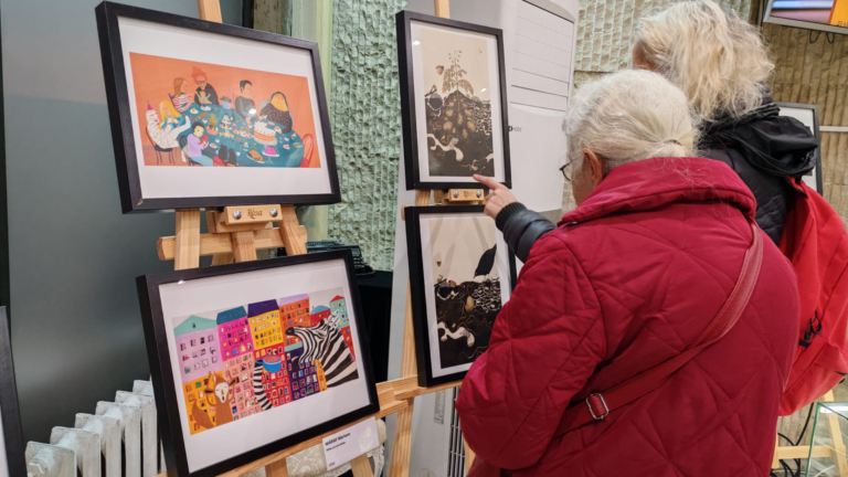 CSUPA-KÉP KÖNYVEK UTAZÓTÁRLAT VÁRNÁBAN