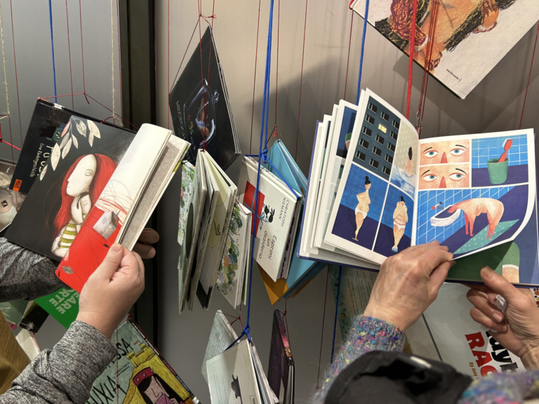 CSUPA-KÉP KÖNYVEK UTAZÓTÁRLAT VÁRNÁBAN