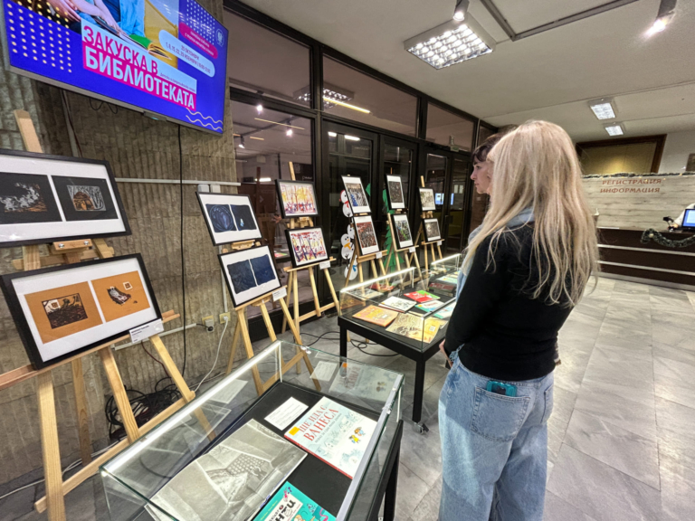 CSUPA-KÉP KÖNYVEK UTAZÓTÁRLAT VÁRNÁBAN