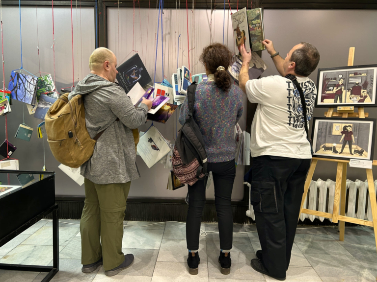 CSUPA-KÉP KÖNYVEK UTAZÓTÁRLAT VÁRNÁBAN