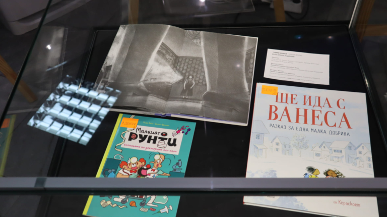 CSUPA-KÉP KÖNYVEK UTAZÓTÁRLAT VÁRNÁBAN