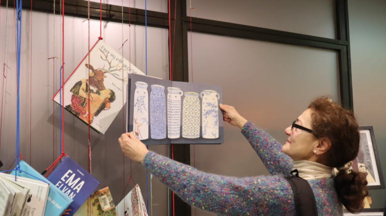 CSUPA-KÉP KÖNYVEK UTAZÓTÁRLAT VÁRNÁBAN