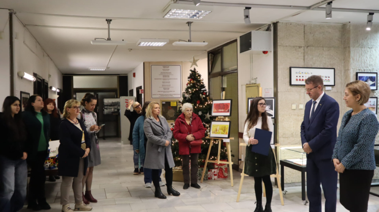 CSUPA-KÉP KÖNYVEK UTAZÓTÁRLAT VÁRNÁBAN