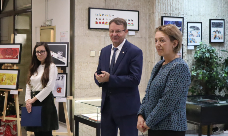 CSUPA-KÉP KÖNYVEK UTAZÓTÁRLAT VÁRNÁBAN