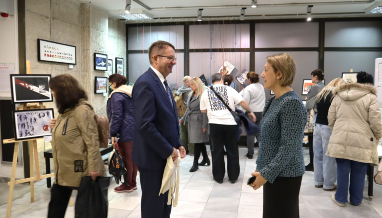 CSUPA-KÉP KÖNYVEK UTAZÓTÁRLAT VÁRNÁBAN