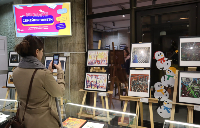 CSUPA-KÉP KÖNYVEK UTAZÓTÁRLAT VÁRNÁBAN