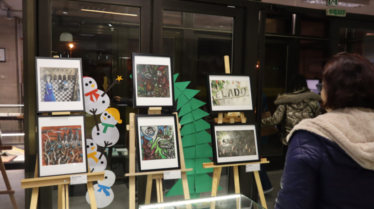 CSUPA-KÉP KÖNYVEK UTAZÓTÁRLAT VÁRNÁBAN