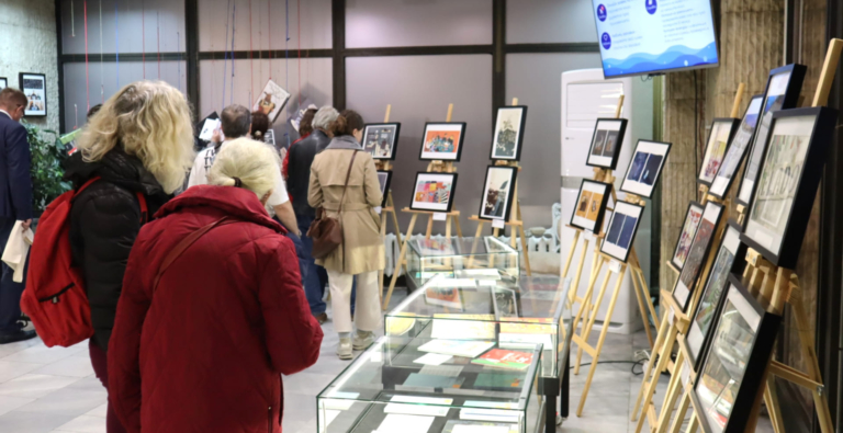 CSUPA-KÉP KÖNYVEK UTAZÓTÁRLAT VÁRNÁBAN