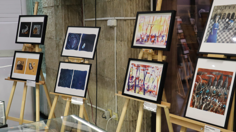 CSUPA-KÉP KÖNYVEK UTAZÓTÁRLAT VÁRNÁBAN