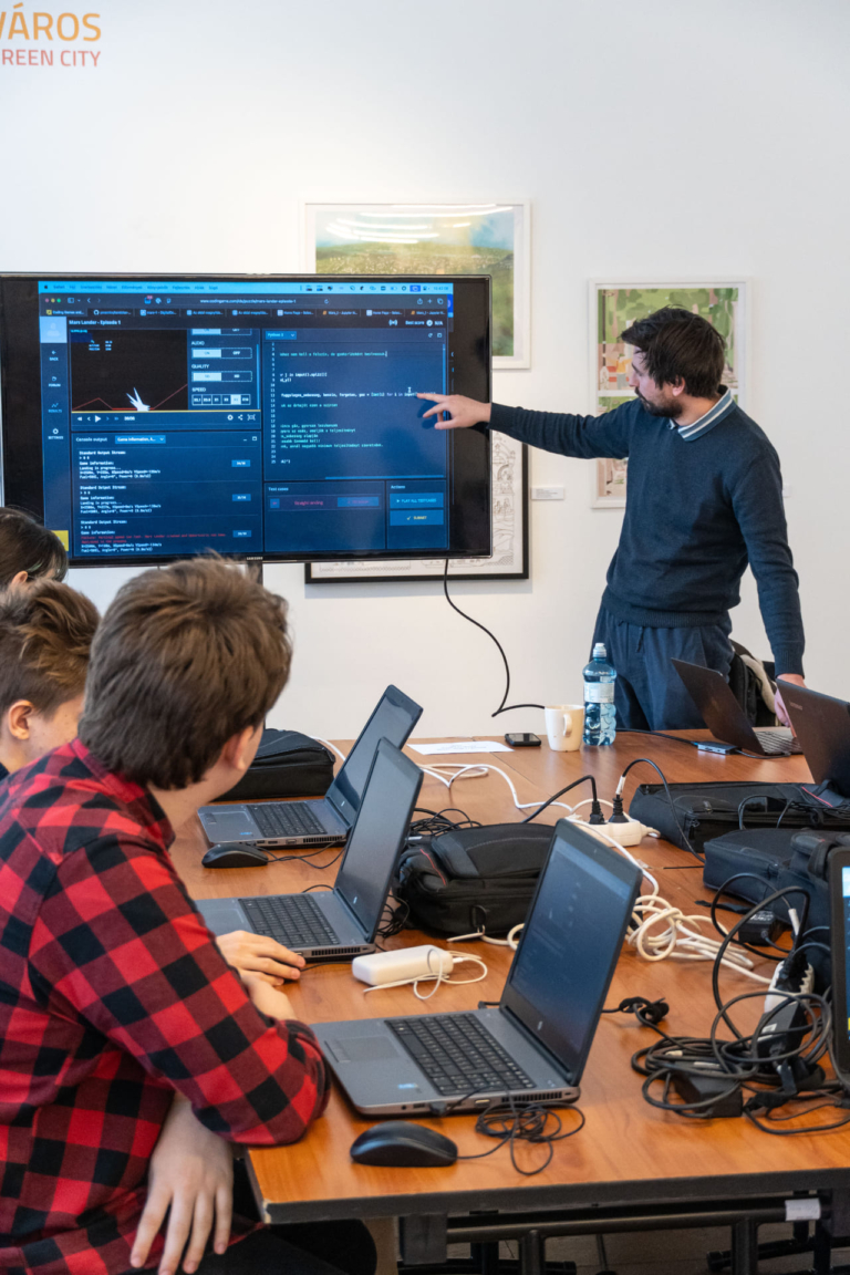 <19 SHAPE YOUR WORLD! 2026