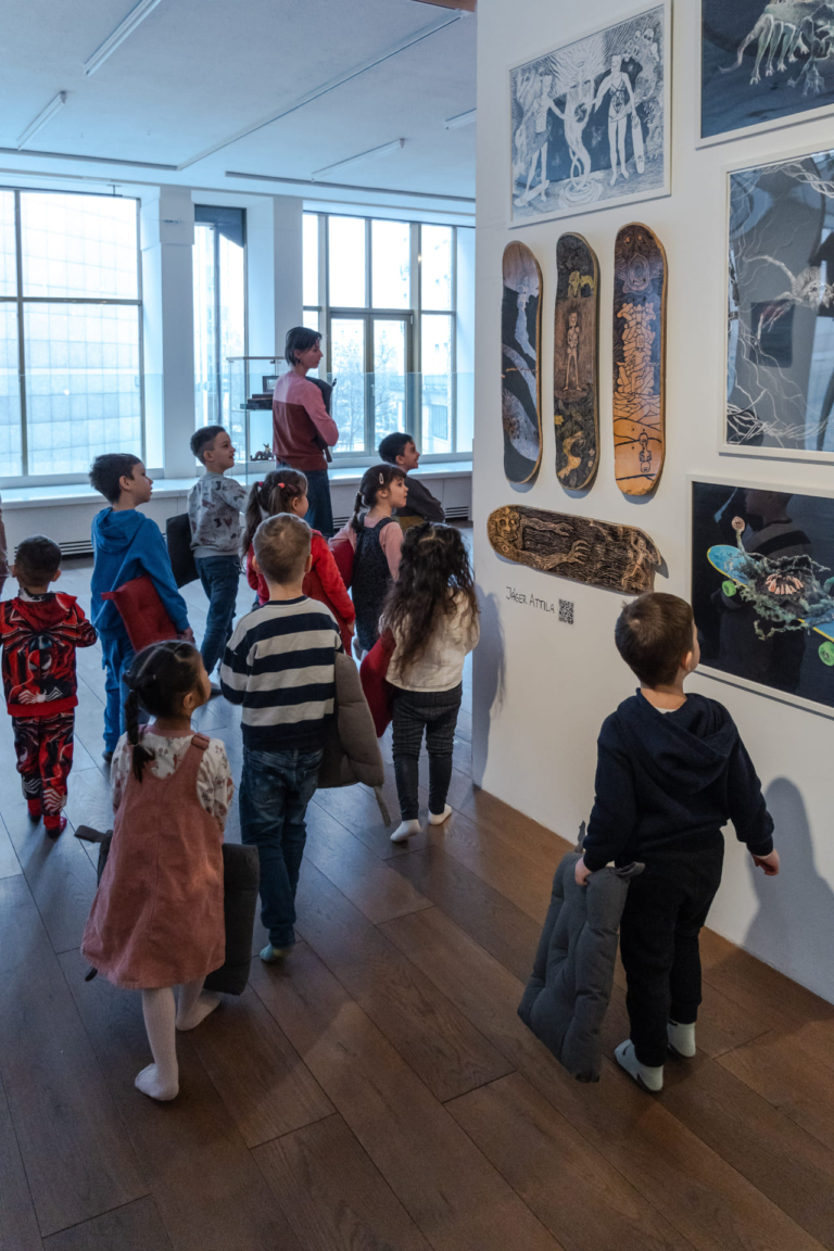 VARÁZSERDŐ SŰRŰJÉBEN