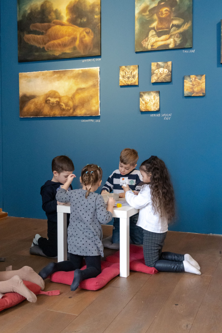 VARÁZSERDŐ SŰRŰJÉBEN