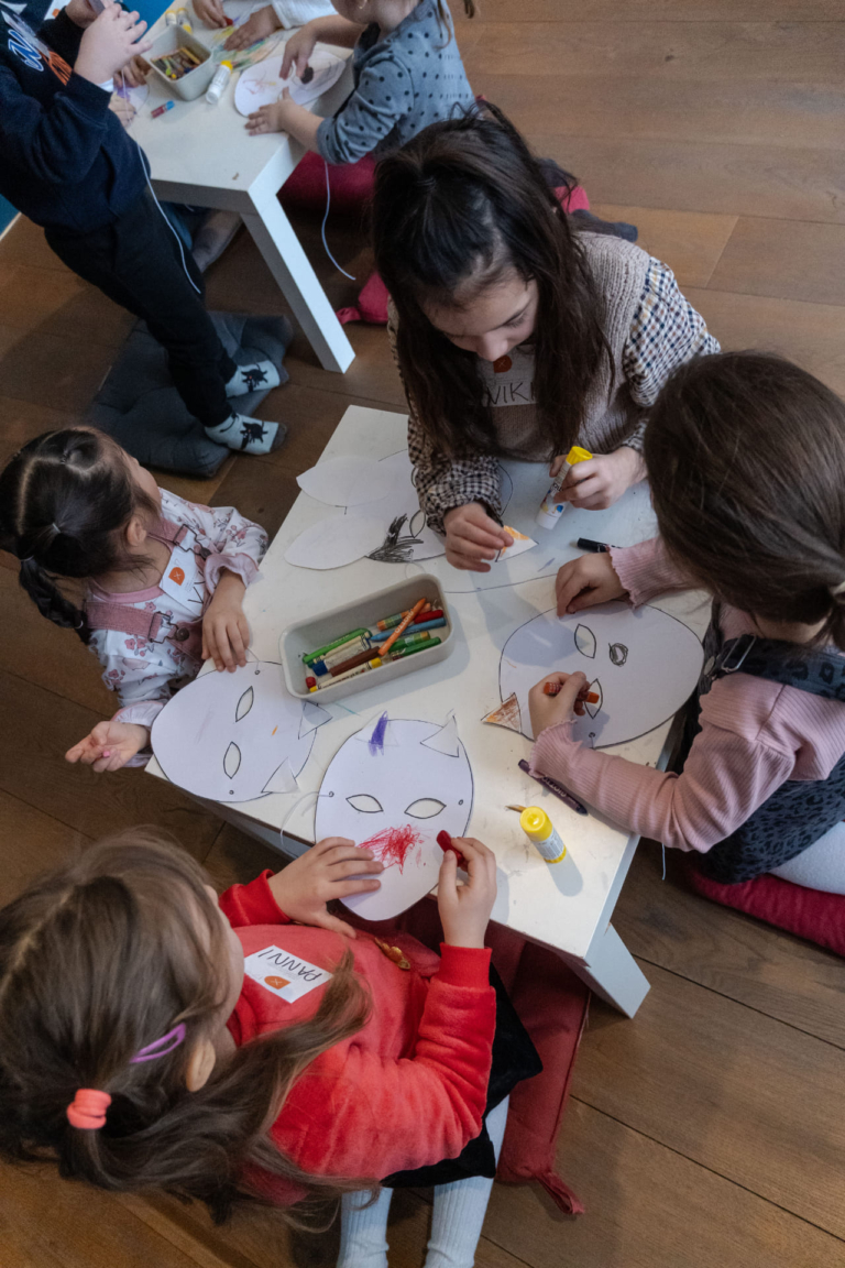 VARÁZSERDŐ SŰRŰJÉBEN