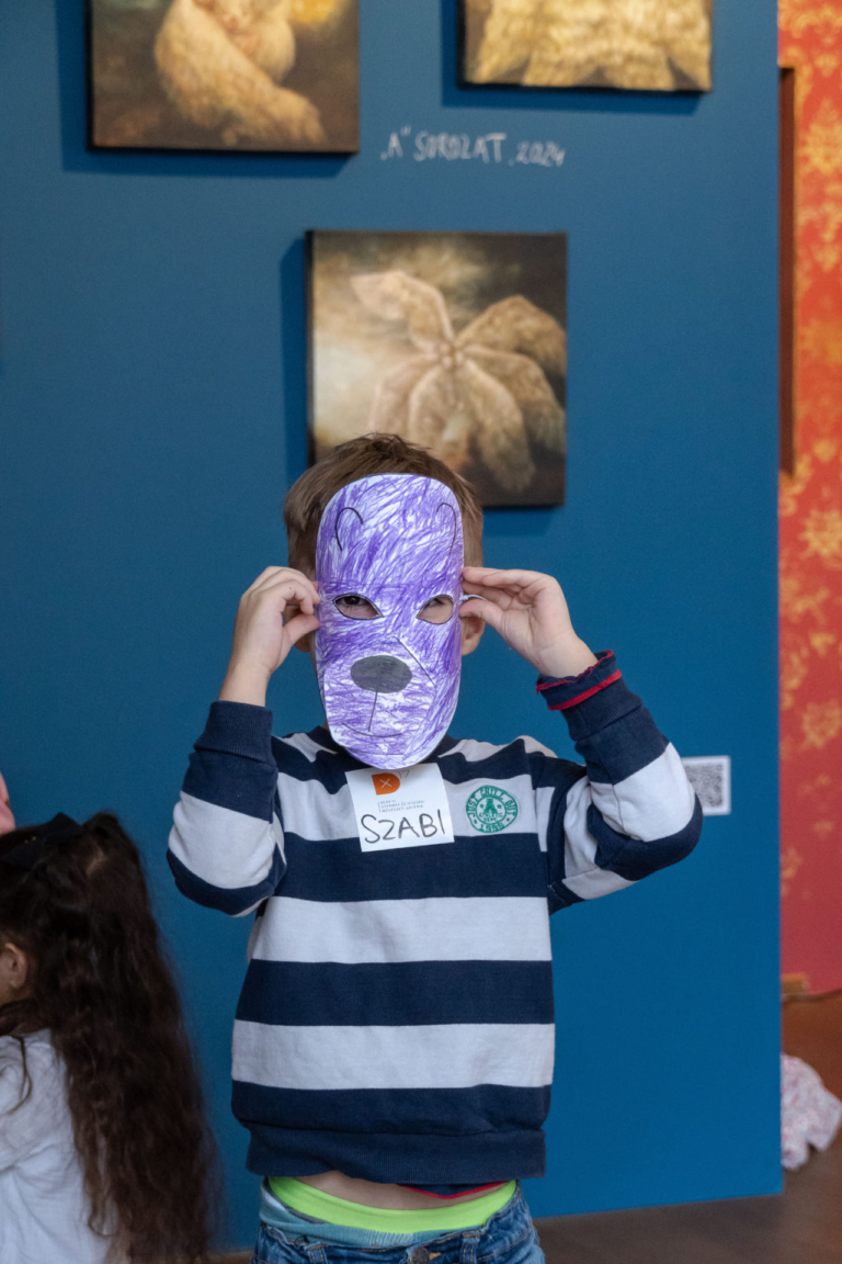 VARÁZSERDŐ SŰRŰJÉBEN