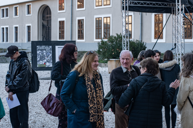 MINDENNAPI MŰVÉSZET – LÁTHATATLAN MUNKA