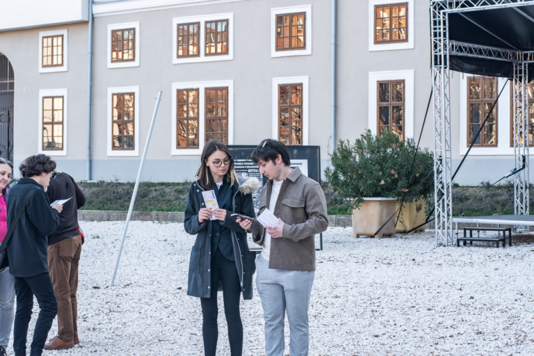 MINDENNAPI MŰVÉSZET – LÁTHATATLAN MUNKA