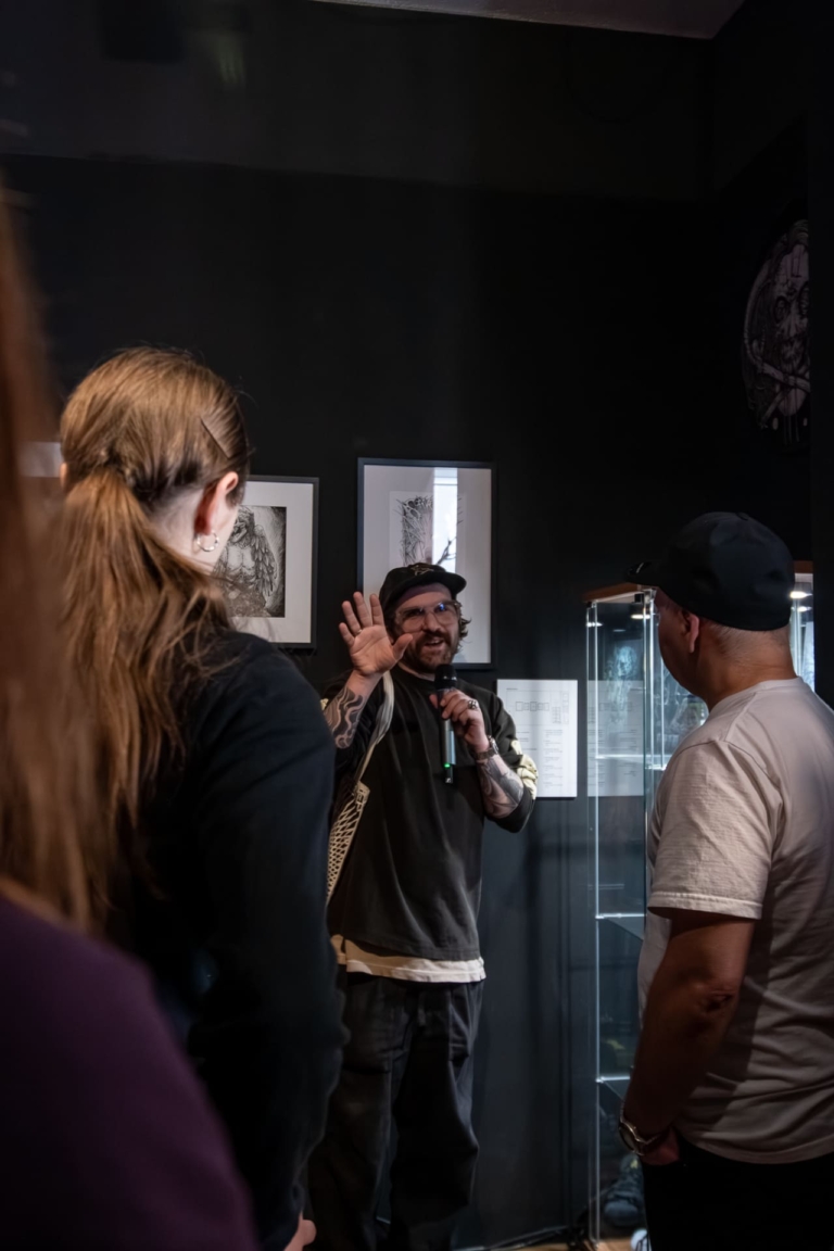 LOWBROW GOES ON – FINISSZÁZS ÉS TÁRLATVEZETÉS
