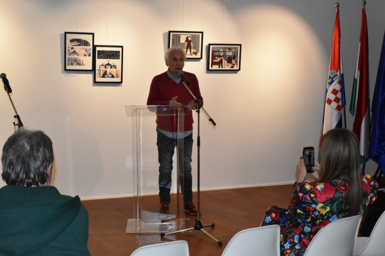 CSUPA-KÉP KÖNYVEK UTAZÓTÁRLAT ZÁGRÁBBAN