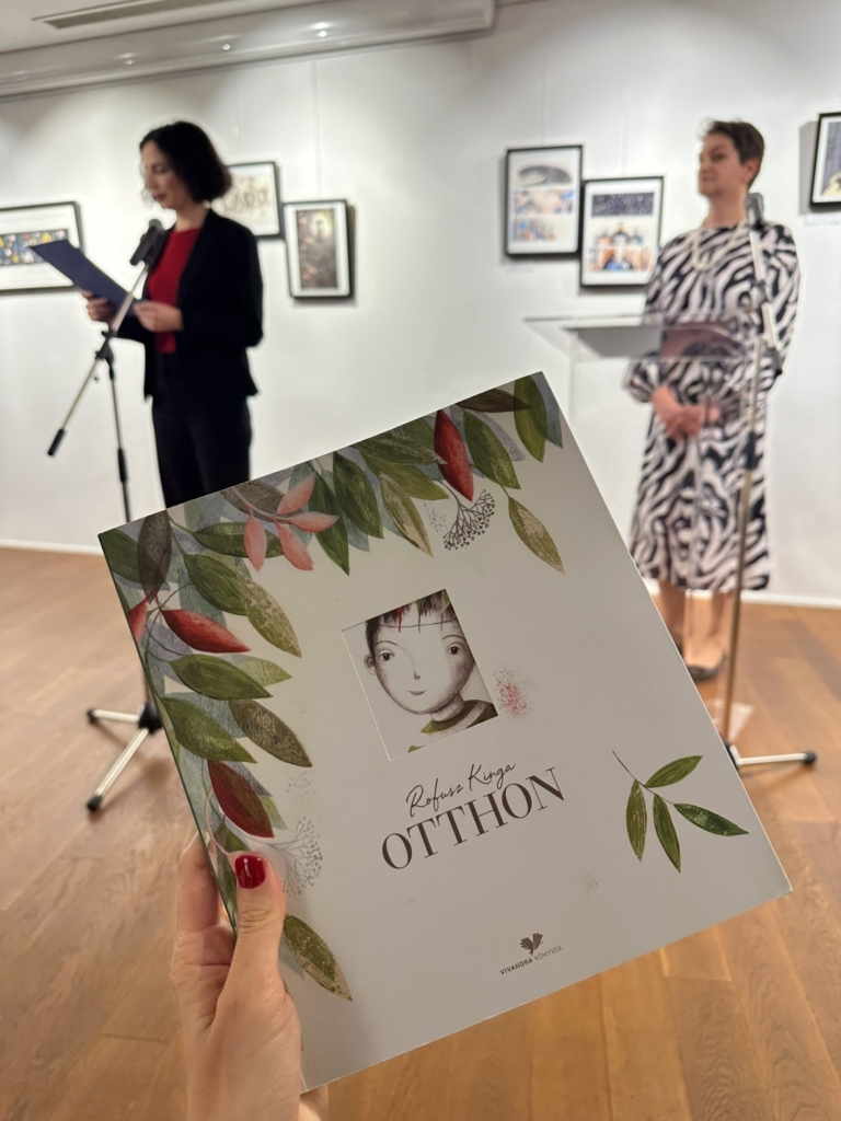 CSUPA-KÉP KÖNYVEK UTAZÓTÁRLAT ZÁGRÁBBAN