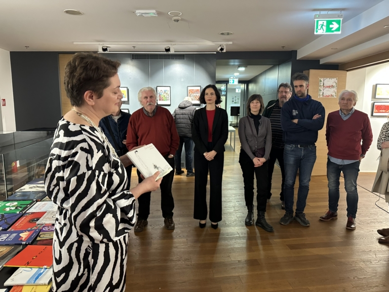 CSUPA-KÉP KÖNYVEK UTAZÓTÁRLAT ZÁGRÁBBAN