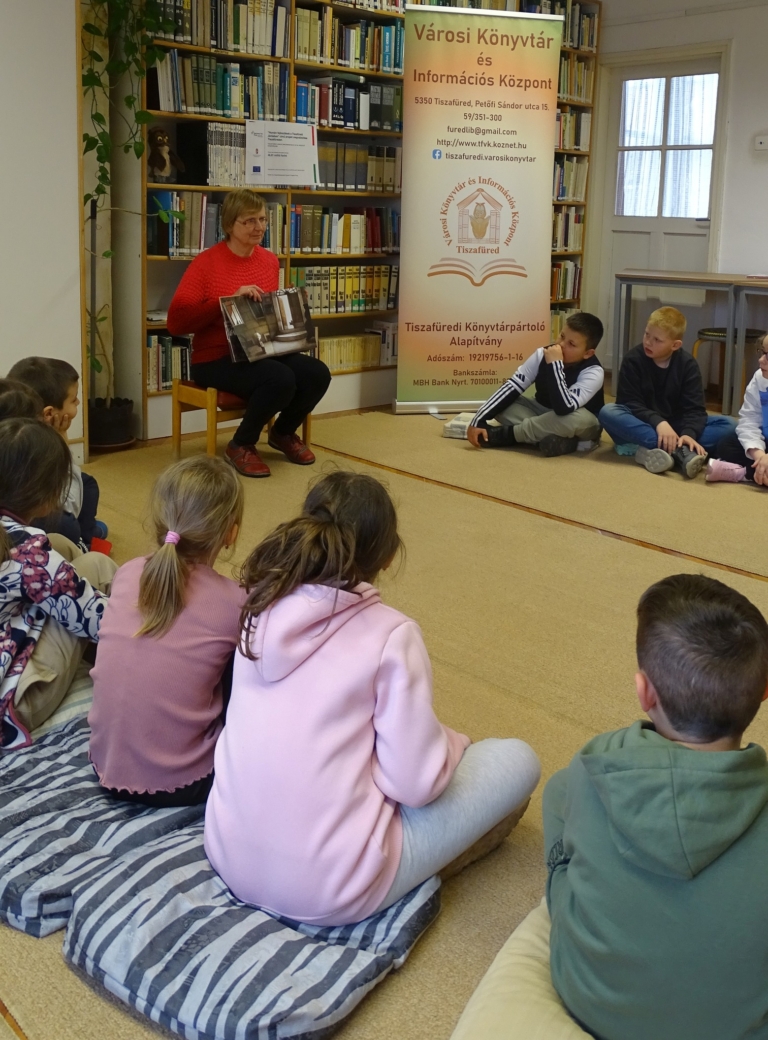 CSUPA-KÉP KÖNYVEK UTAZÓTÁRLAT TISZAFÜREDEN