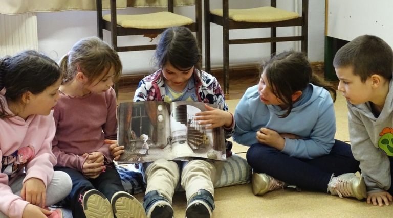 CSUPA-KÉP KÖNYVEK UTAZÓTÁRLAT TISZAFÜREDEN