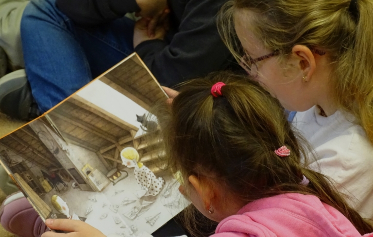 CSUPA-KÉP KÖNYVEK UTAZÓTÁRLAT TISZAFÜREDEN