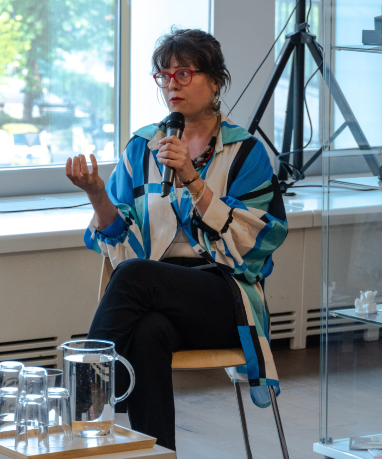 LOWBROW GOES ON – KATALÓGUSBEMUTATÓ ÉS KEREKASZTAL-BESZÉLGETÉS