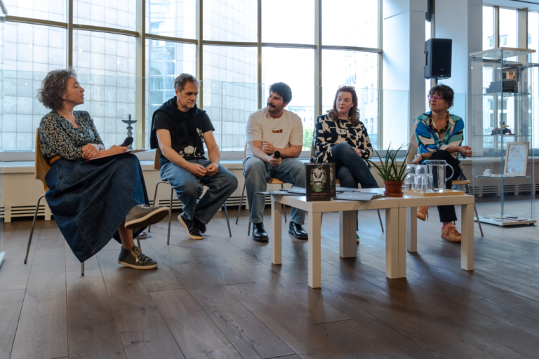 LOWBROW GOES ON – KATALÓGUSBEMUTATÓ ÉS KEREKASZTAL-BESZÉLGETÉS