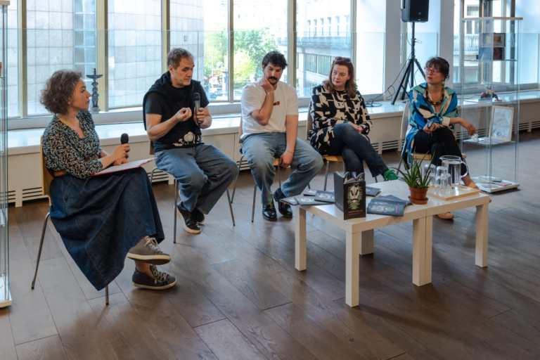 LOWBROW GOES ON – KATALÓGUSBEMUTATÓ ÉS KEREKASZTAL-BESZÉLGETÉS