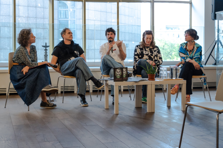 LOWBROW GOES ON – KATALÓGUSBEMUTATÓ ÉS KEREKASZTAL-BESZÉLGETÉS